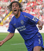 Hernan Crespo scores Chelsea's first goal