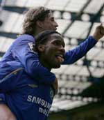Crespo and Drogba celebrate their goals against West Ham United