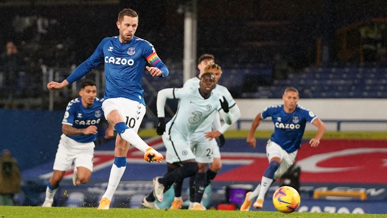 Gylfi Sigurdsson scores from the penalty spot